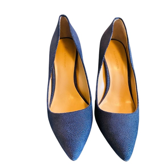 Banana Republic Madison Block Heel Pump - Picture 7 of 11